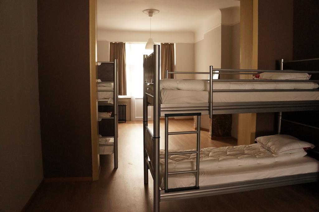 Es Hostel Saint-Gilles Екстер'єр фото