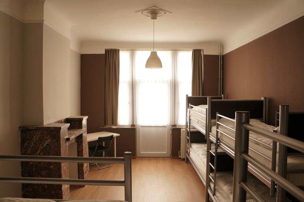 Es Hostel Saint-Gilles Екстер'єр фото