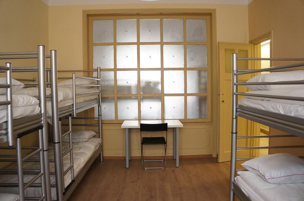 Es Hostel Saint-Gilles Екстер'єр фото