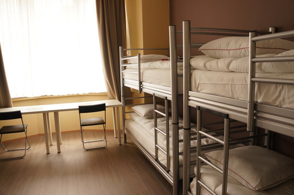 Es Hostel Saint-Gilles Екстер'єр фото