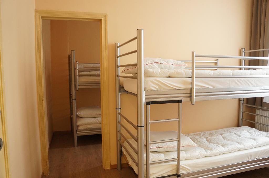 Es Hostel Saint-Gilles Екстер'єр фото