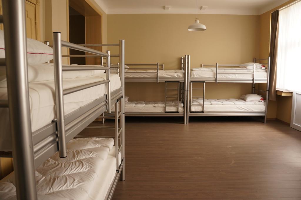 Es Hostel Saint-Gilles Екстер'єр фото