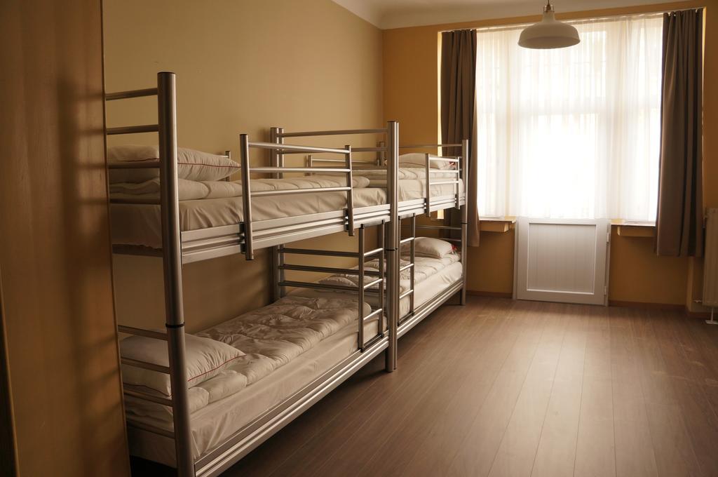 Es Hostel Saint-Gilles Екстер'єр фото