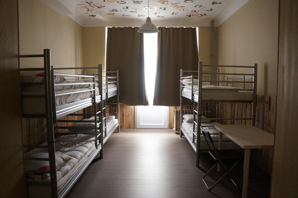 Es Hostel Saint-Gilles Екстер'єр фото