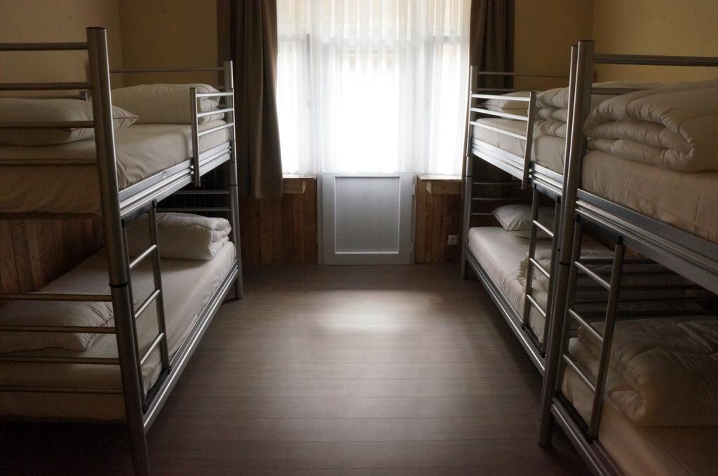 Es Hostel Saint-Gilles Екстер'єр фото