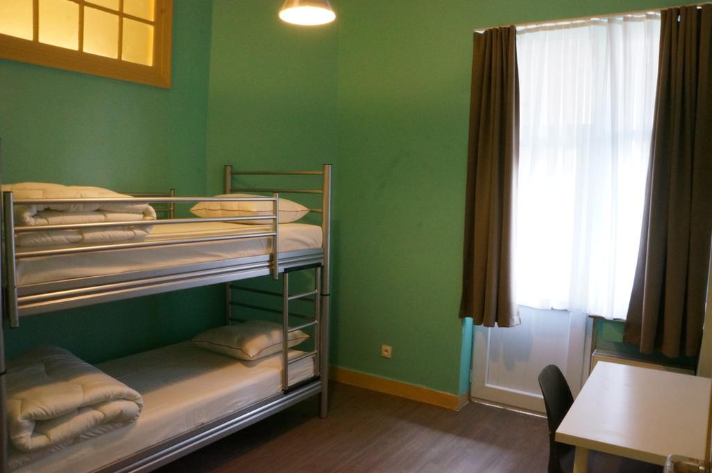 Es Hostel Saint-Gilles Екстер'єр фото