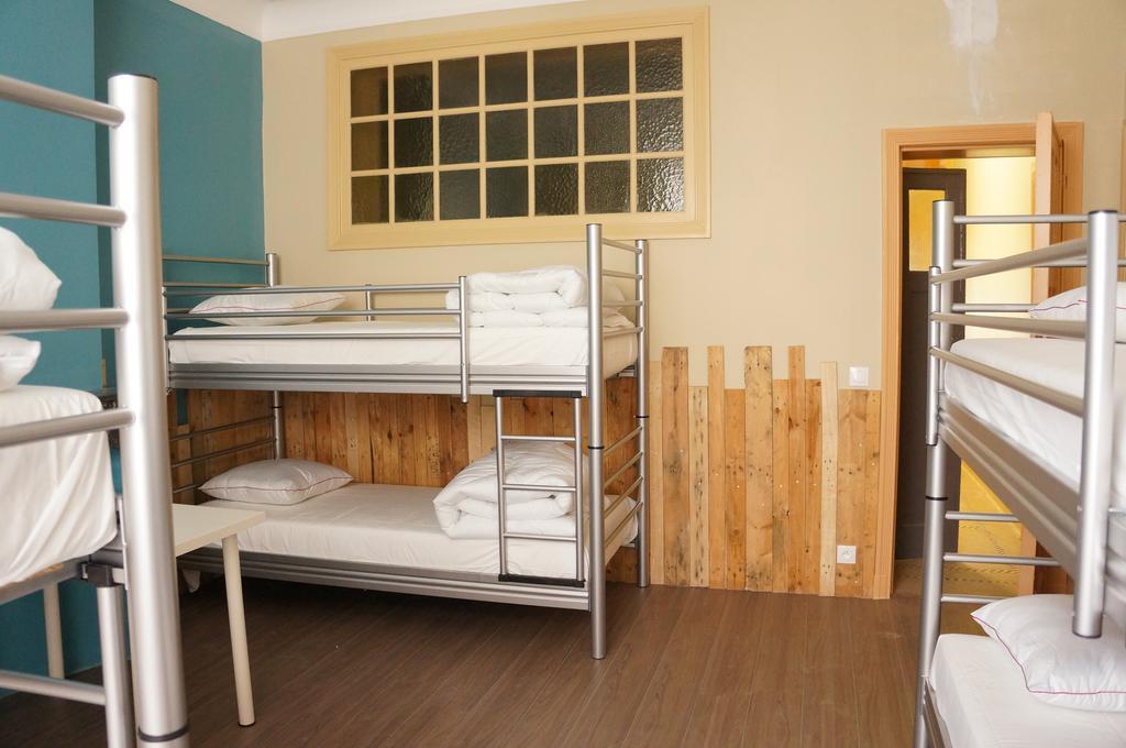 Es Hostel Saint-Gilles Екстер'єр фото