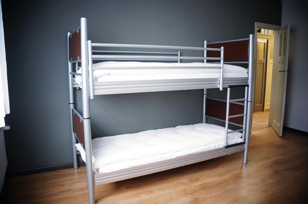 Es Hostel Saint-Gilles Екстер'єр фото