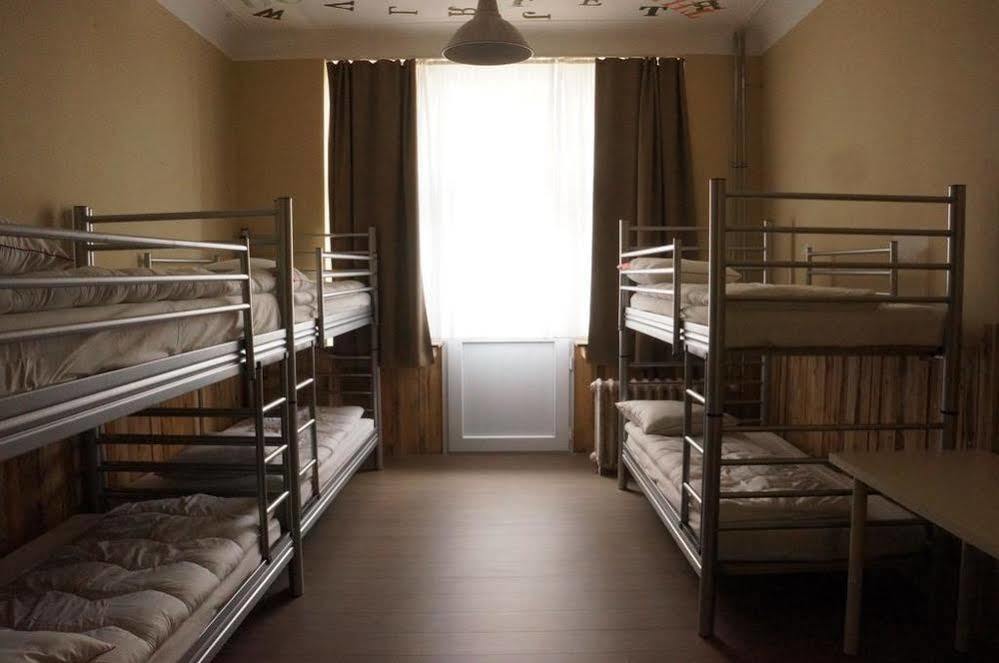 Es Hostel Saint-Gilles Екстер'єр фото